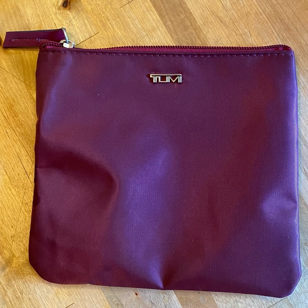 Tumi for Delta toiletry bag burgundy